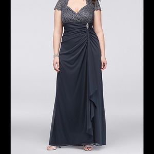 GATHERED JERSEY PLUS SIZE DRESS WITH LACE BODICE